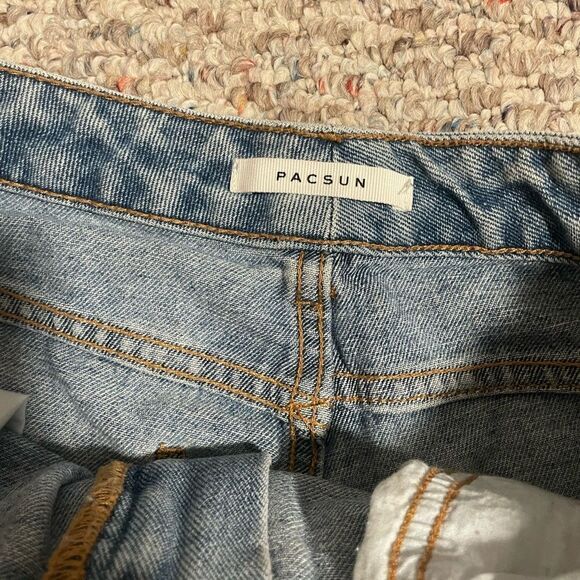 PacSun High Rise Jean Mom Shorts Light blue Wash Lightly Distressed- Size 28 - Picture 6 of 9